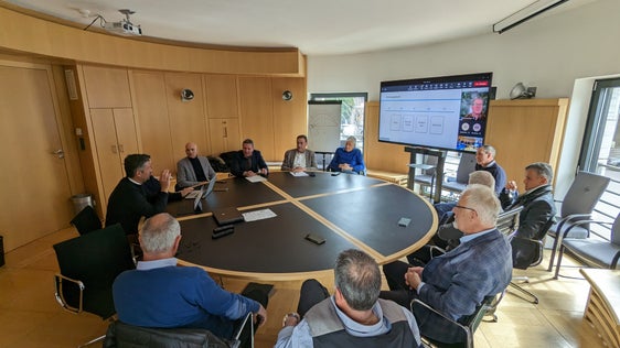 Besprechung zum Ausbau der Bahnlinie Meran-Bozen mit LR Alfreider, STA-Direktor Dejaco und den Vertetretern von Gemeinden und Bauernbund. (Foto: LPA/Ingo Dejaco)