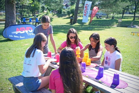 Uno degli obiettivi dell’EuregioSportCamp: il gioco e il divertimento uniscono le persone al di là dei confini. (Foto: Land Tirol/Schallhart)