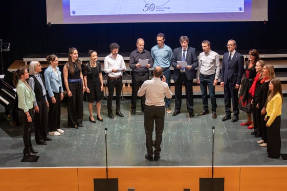 50 anni della scuola di musica della Val Badia: coro di insegnanti. (Foto: USP/Direzione provinciale Scuola musicale tedesca e ladina/Freddy Planinschek)