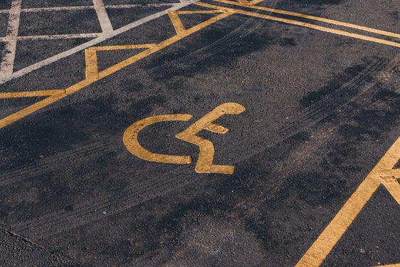 Una decisione particolarmente importante per i cittadini portatori di handicap, quella assunta recentemente a Roma, frutto anche dell’interessamento da parte dell’Ufficio Motorizzazione della Provincia di Bolzano (Foto: Unsplash/Jakub Pabis)