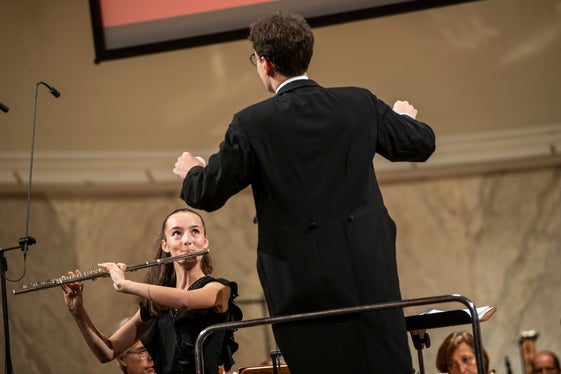 Für kulturellen Hochgenuss sorgten die Mitglieder des Haydn-Orchesters, im Bild Chantal Romana Veit&nbsp;aus Bozen. (Foto: LPA/Ivo Corrà) 