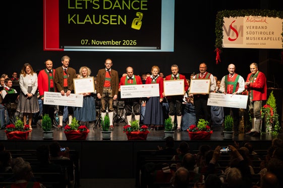 Förderpreise für innovative Projekte und besondere Konzerte gingen an die Bürgerkapelle Klausen, die Musikkapelle Leifers und die Pfarrmusik Olang, ebenfalls mit jeweils 1.000 Euro. (Foto: VSM/Martin Kolhaupt)
