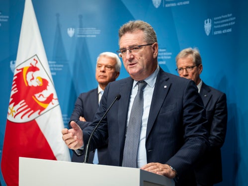 Wir stellen unsere Kompetenzen Südtiroler Familien zur Verfügung, damit sie sich den Traum vom Eigenheim weiterhin erfüllen können, unterstrich Alberto Naef, der Generaldirektor der Volksbank. (Foto: LPA/Fabio Brucculeri)