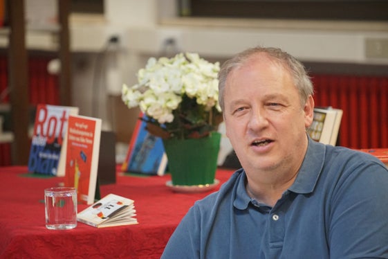 Autorenbegegnung mit Manfred Theisen im Rahmen der Autorenwoche im Herbst 2021 (Foto: LPA/Daniela Huebser) 
 