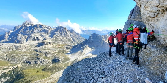 Nell'ultimo numero della rivista specializzata tirolese analyse:berg, per la prima volta vi sono anche  i dati sugli incidenti in montagna in Alto Adige. Nella foto i membri del Soccorso alpino dell'AVS e del Soccorso alpino e speleologico dell'Alto Adige CNSAS durante un'esercitazione congiunta (Foto: ASP/ Centro funzionale dell’Agenzia per la Protezione civile)