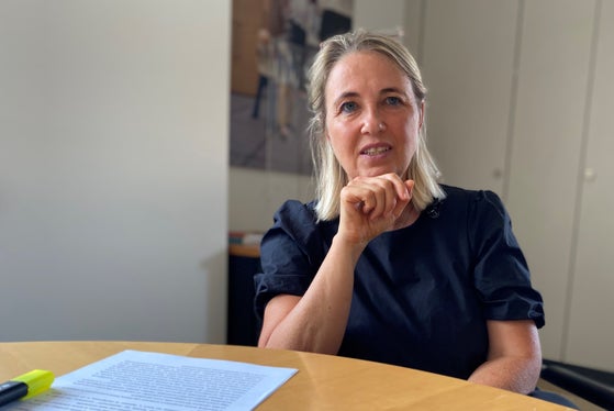 Die Direktorin im Amt für Ausbildungs- und Berufsberatung, Alexa Seebacher, verweist darauf, dass die Zusammenarbeit mit den Schulen im Rahmen der Berufswahlvorbereitung 2022 ausgebaut wurde. (Foto: LPA/Amt für Ausbildungs- und Berufsberatung)