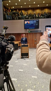 Il Consiglio provinciale ha eletto Arno Kompatscher come presidente della Provincia per altri cinque anni. Il mio impegno particolare è rivolto all'Autonomia e all'equità sociale, ha dichiarato Kompatscher. (Foto: ASP/Greta Stuefer)