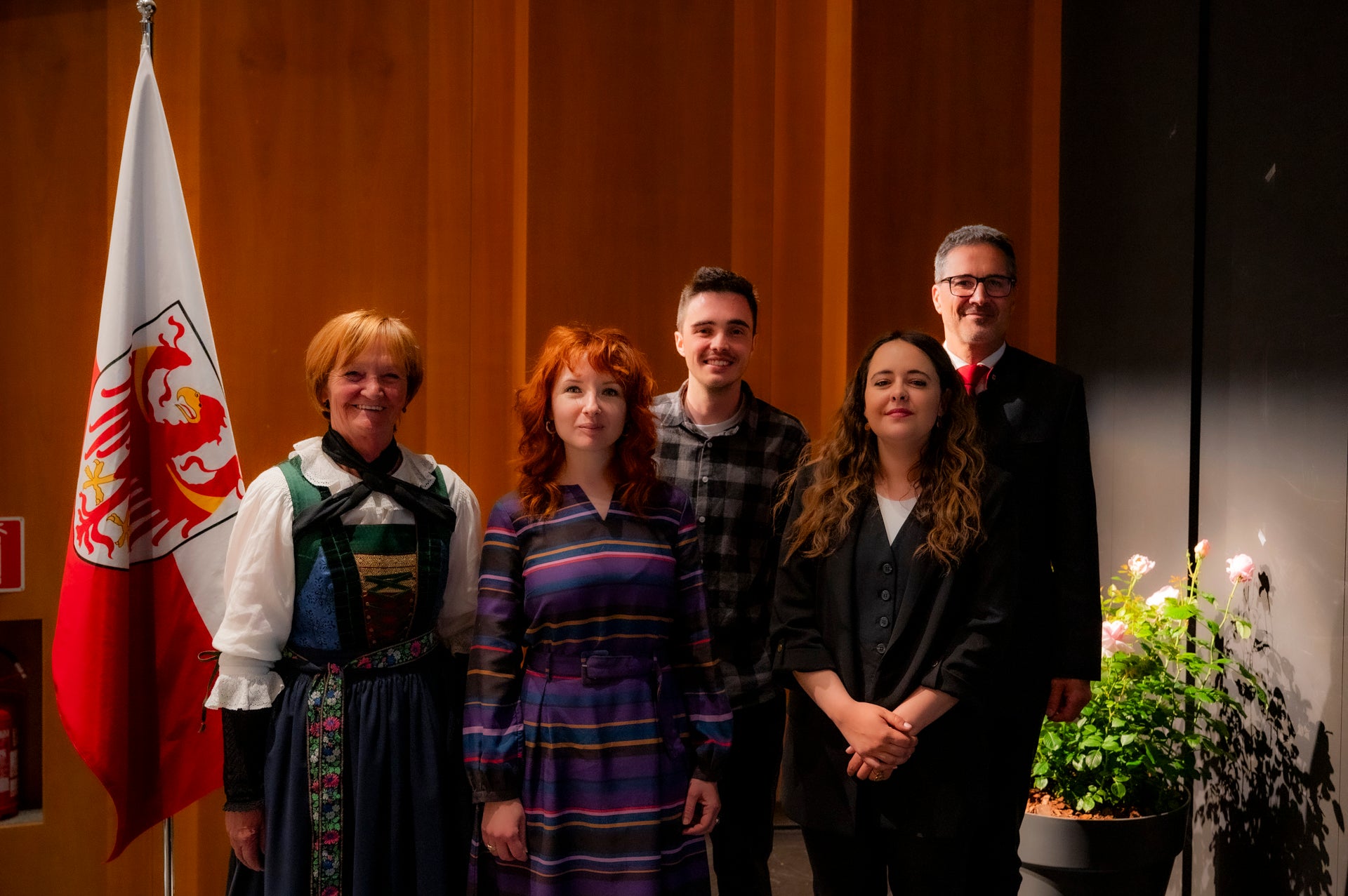 Hanno parlato dell'eredità di Silvius Magnago (da sinistra): Martha Stocker, Adina Guarnieri, Thomas Marth, Veronika Mattarei e Arno Kompatscher. (Foto: USP/Manuela Tessaro)