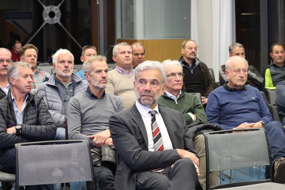 Möge euch die nicht leichte Aufgabe gelingen, die Gefahren richtig einzuschätzen, damit alle heil über den Winter kommen, sagte Landesrat Schuler zu den Lawinenkommissionsmitgliedern. (Foto: LPA/Maja Clara)