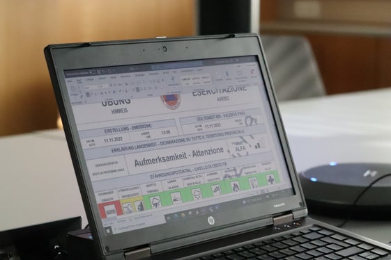 Una fase di monitoraggio durante l'esercitazione di piena. 