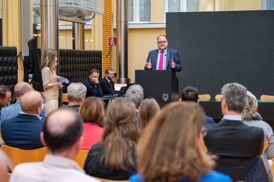 Il direttore generale dell'azienda sanitaria, Christian Kofler, ha approfondito il FSE e il consenso: “La telemedicina è importante soprattutto per la prevenzione e come supporto al sistema sanitario”. (Foto: USP/Greta Stuefer)