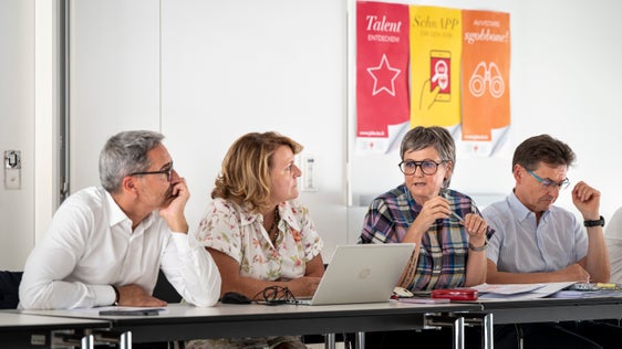 Landeshauptmann Arno Kompatscher, Landesrätin Rosmarie Pamer, Ressortdirektorin Michela Morandini und ASWE-Direktor Eugenio Bizzotto berichteten darüber, wie die Arbeitsgespräche mit NISF/INPS laufen. (Foto: LPA/Fabio Brucculeri)