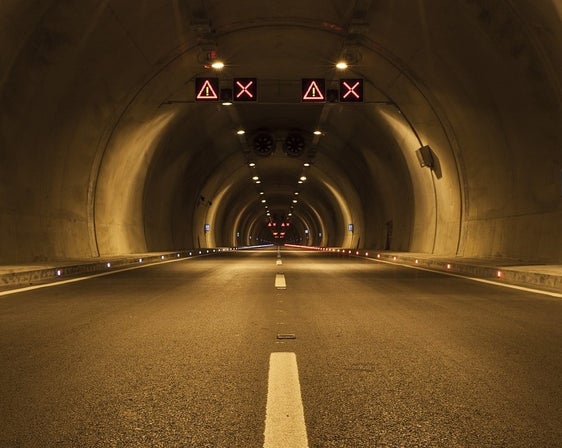 Die vorbereitenden Arbeiten für den Bau des rund 700 Meter langen Tunnels für die Umfahrung Branzoll können ab 1. März anlaufen. (Symboldbild: Pixabay)