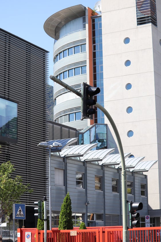 Il Piano di Protezione civile provinciale ha l'obiettivo di rispondere, sul territorio provinciale, ad eventi connessi ai rischi antropici e naturali. Domani (6 settembre) la conferenza stampa presso la sede dell'Agenzia per la Protezione civile a Bolzano (Foto: ASP/Maja Clara) 