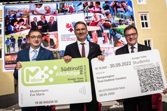 Il nuovo abbonamento Euregio Ticket Students, disponibile dal 1° ottobre, permetterà agli studenti di Alto Adige, Tirolo e Trentino di viaggiare in modo ecologico e flessibile. (Foto: Ivo Corrà)