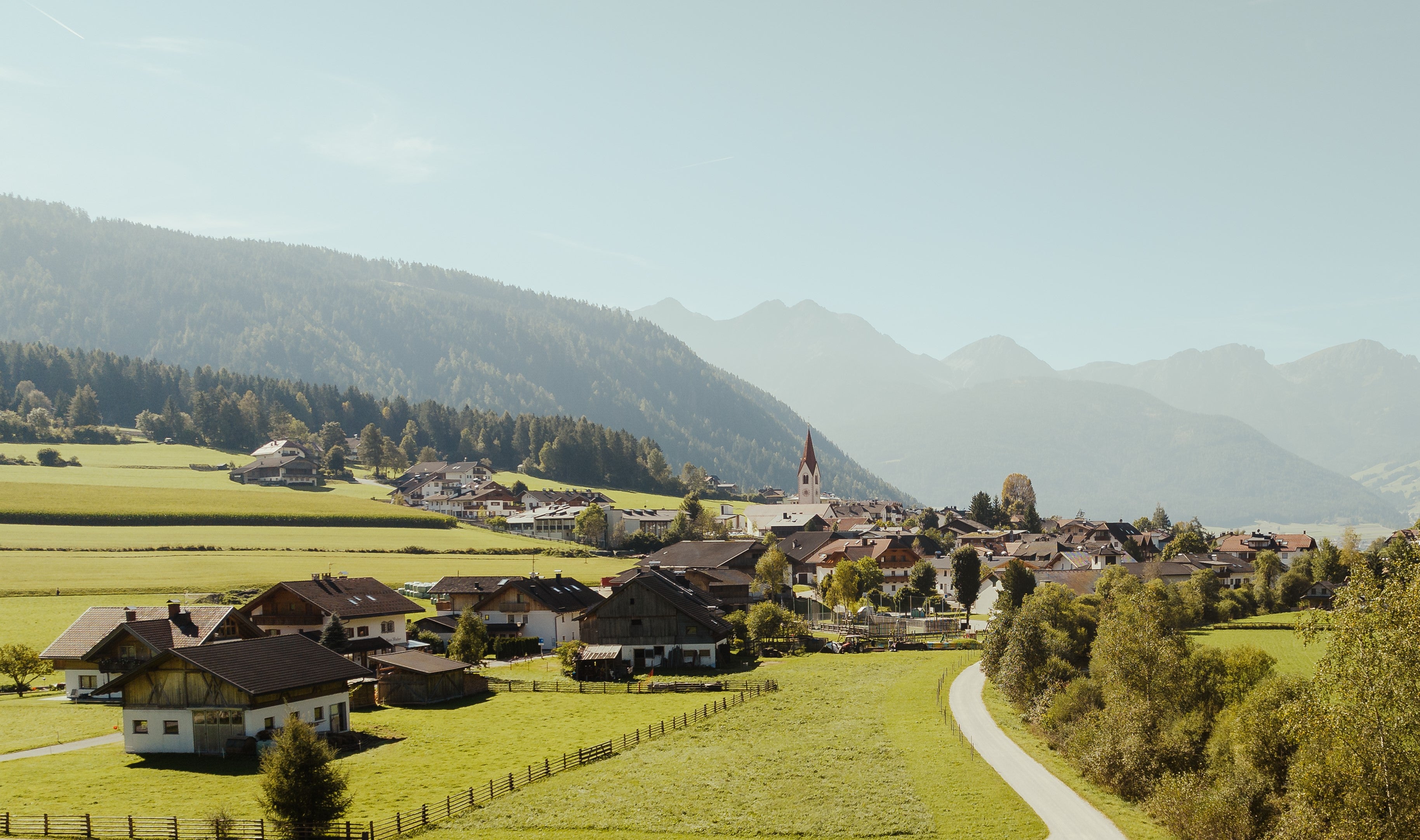 Oggi (martedì 9 aprile) la Giunta provinciale ha nominato, su proposta dell'assessore competente Peter Brunner, i membri della commissione per la valutazione della dislocazione della sede del maso chiuso, in funzione fino al 2028. (Foto: IDM/Alex Moling)