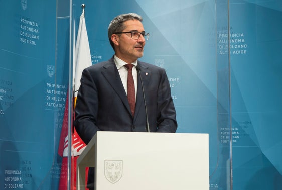 Landeshauptmann Kompatscher hat heute im Rahmen der Pressekonferenz darüber informiert, dass diese Volksbefragung über die Gesetzesnovelle zur Direkten Demokratie vorerst pandemiebedingt verschoben werde. (Foto: LPA/Fabio Brucculeri)