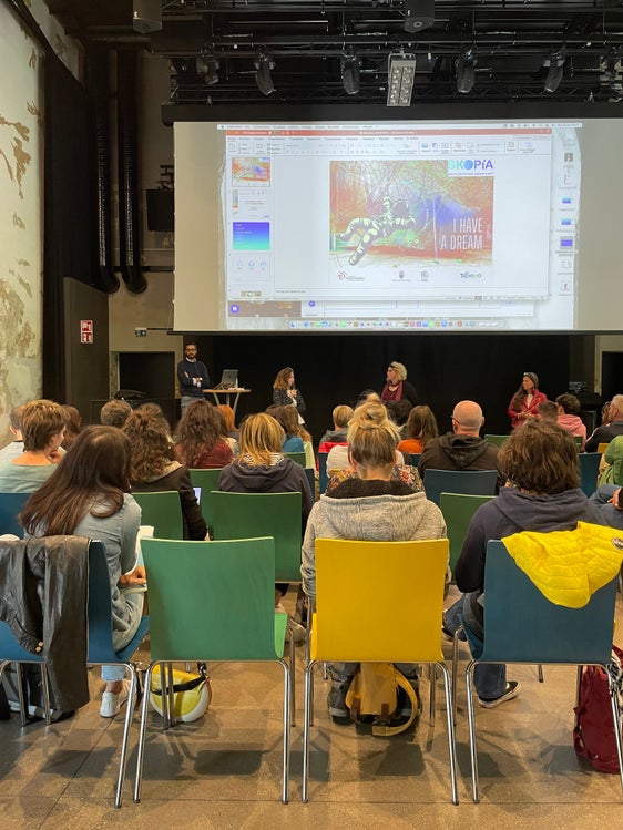 Ieri (27 settembre) a Basis Vinschgau Venosta gli operatori giovanili dell’Alto Adige e del Trentino si sono incontrati per confrontarsi sul futuro dei giovani e delle politiche giovanili (Foto: ASP/Politiche giovanili)