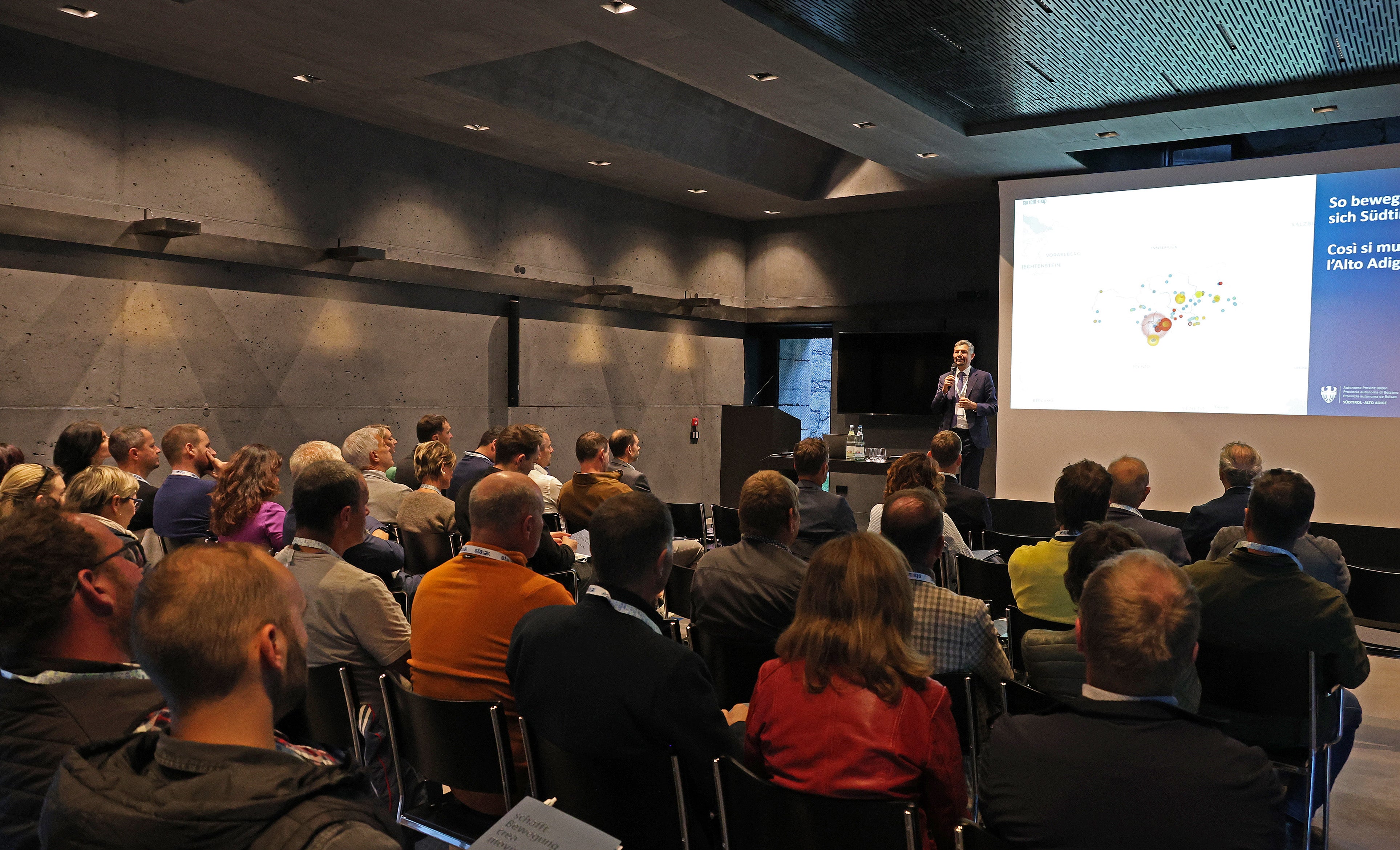 Landesrat Daniel Alfreider sprach am 1. Oktober im Rahmen der Veranstaltung Mobilität 2025–2030“ in Franzensfeste über die Zukunft der Mobilität im Eisacktal. (Foto: LPA/Ingo Dejaco)
