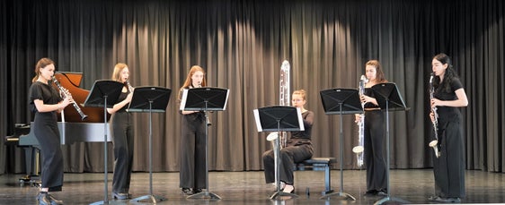 Sechs Trägerinnen des Leistungsabzeichen in Silber und Gold bilden das Klarinettenensemble "Le sexieme clarinette" (im Bild). (Foto: Johann Finatzer)
