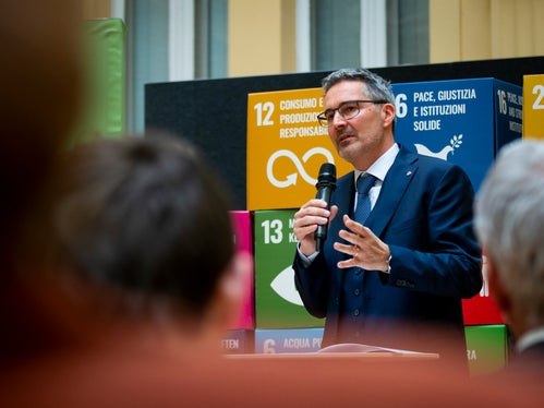 Zusammen mit den Maßnahmen des Klimaplans haben wir auch ein Klimaplan-Monitoring beschlossen. Dieses so genannte Output-Monitoring hat ein Forschungsteam von Eurac Research nun im Auftrag der Landesregierung entwickelt, sagt Landeshauptmann Arno Kompatscher. (Foto: LPA/Fabio Brucculeri)