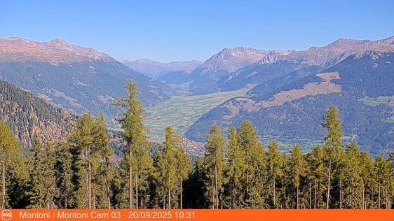 Una nuova webcam nella stazione di trasmissione Montoni completa l'offerta della RAS (Radiotelevisione Azienda Speciale dell’Alto Adige): ampia vista sul Lago di Resia e l'Alta Val Venosta. (Foto: RAS)