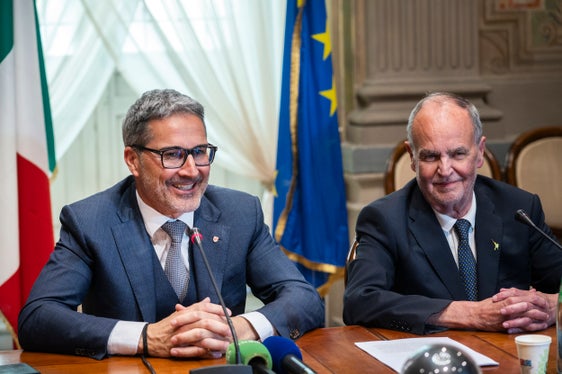 Il presidente della Provincia Arno Kompatscher (a sinistra) e il ministro Roberto Calderoli hanno definito la riforma un passo importante nell'evoluzione dell'Autonomia. (Foto: USP/Ivo Corrà)
