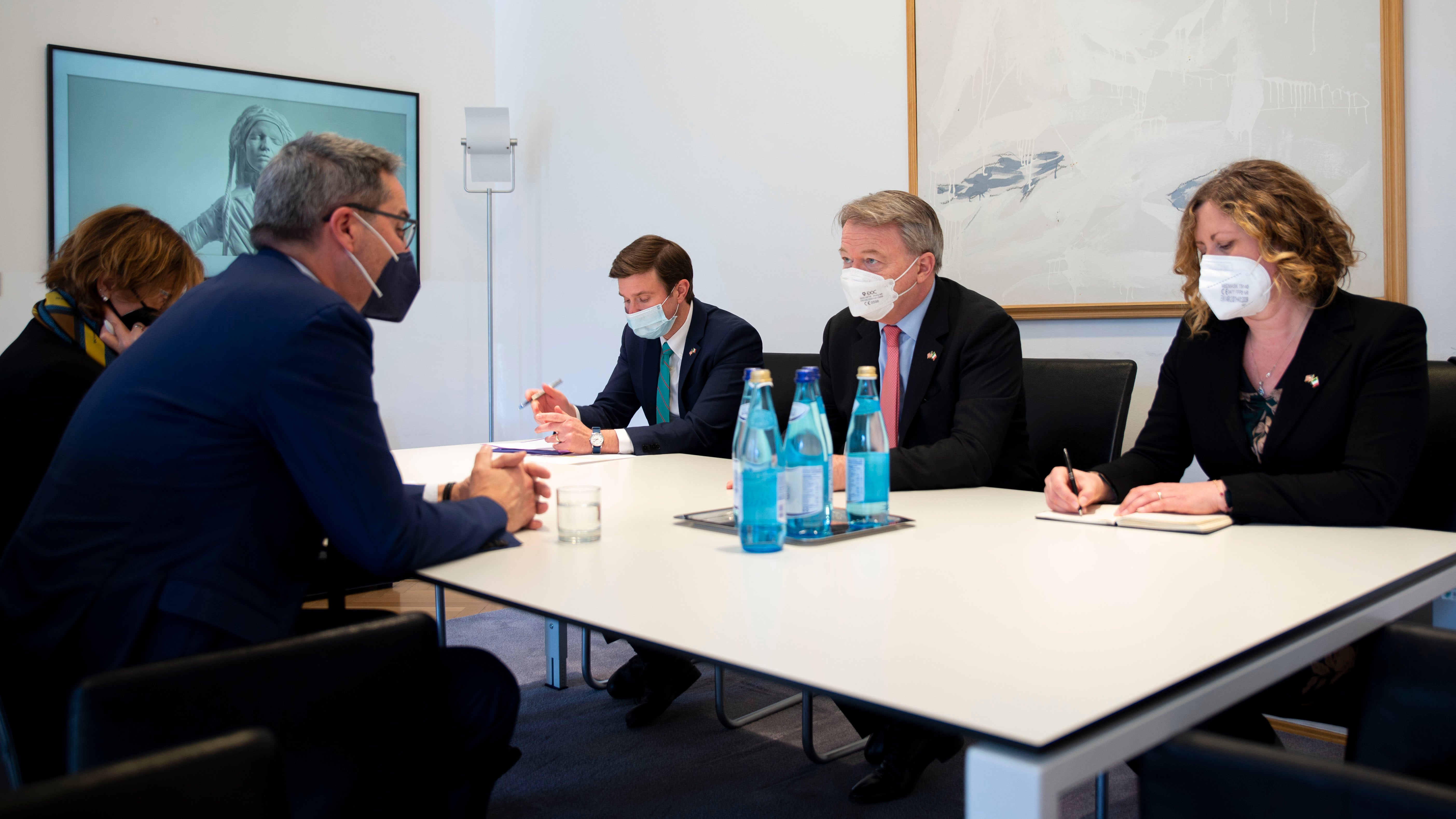 Il Console generale degli Stati Uniti a Milano, Robert Needham, ha discusso l'attuale situazione politica ed economica con il presidente della Provincia, Arno Kompatscher  (Foto: ASP/Fabio Brucculeri)