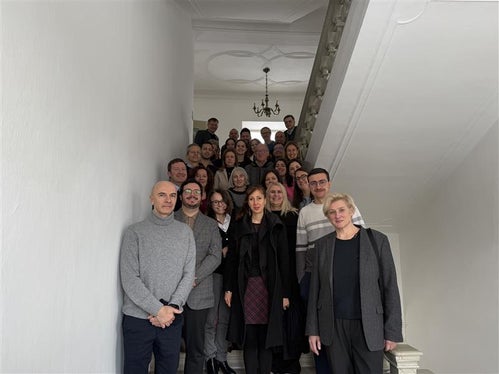 Ein Gruppenfoto des Lenkungsausschusses im Kloster Neustift. (Foto: LPA/Landesabteilung Europa)