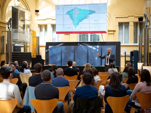 “Ogni dipendente deve essere consapevole delle proprie responsabilità e impegnarsi per un obiettivo comune. Lo ha sottolineato il direttore generale della Provincia Alexander Steiner. (Foto: ASP/Fabio Brucculeri)