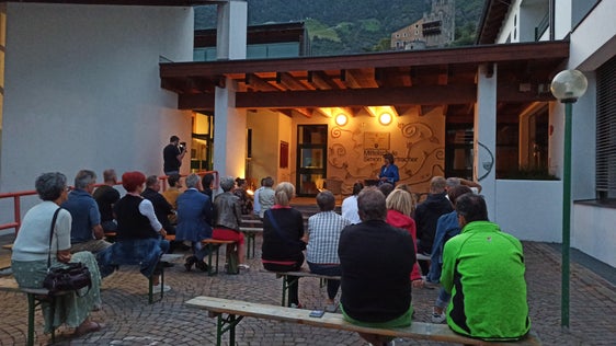 Un momento dell'inaugurazione. Assessora Hochgruber Kuenzer: Nei centri visite offerta informativa per i visitatori di tutte le età. (Foto: ASP/Günther Schöpf)