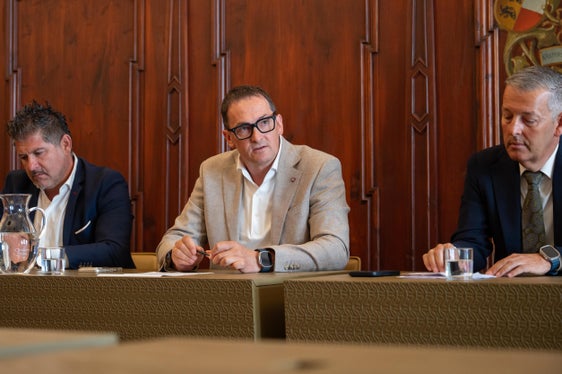 Il sindaco di Bressanone, Andreas Jungmann, ha sottolineato l’ottima collaborazione tra tutte le parti coinvolte: “La condivisione delle competenze e l’azione congiunta a livello comunale costituiscono la base ideale per garantire anche in futuro l’elevata qualità e sicurezza dell’approvvigionamento idrico”. (Foto: USP/Greta Stuefer)