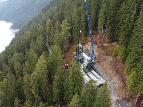 In Antholz laufen die Arbeiten am neuen Senderstandort auf Hochtouren, damit noch im Herbst Mobilfunkbetreiber, Breitbandinternetdienste, Fernsehen und Radio dorthin übersiedeln können. (Foto: LPA/RAS)