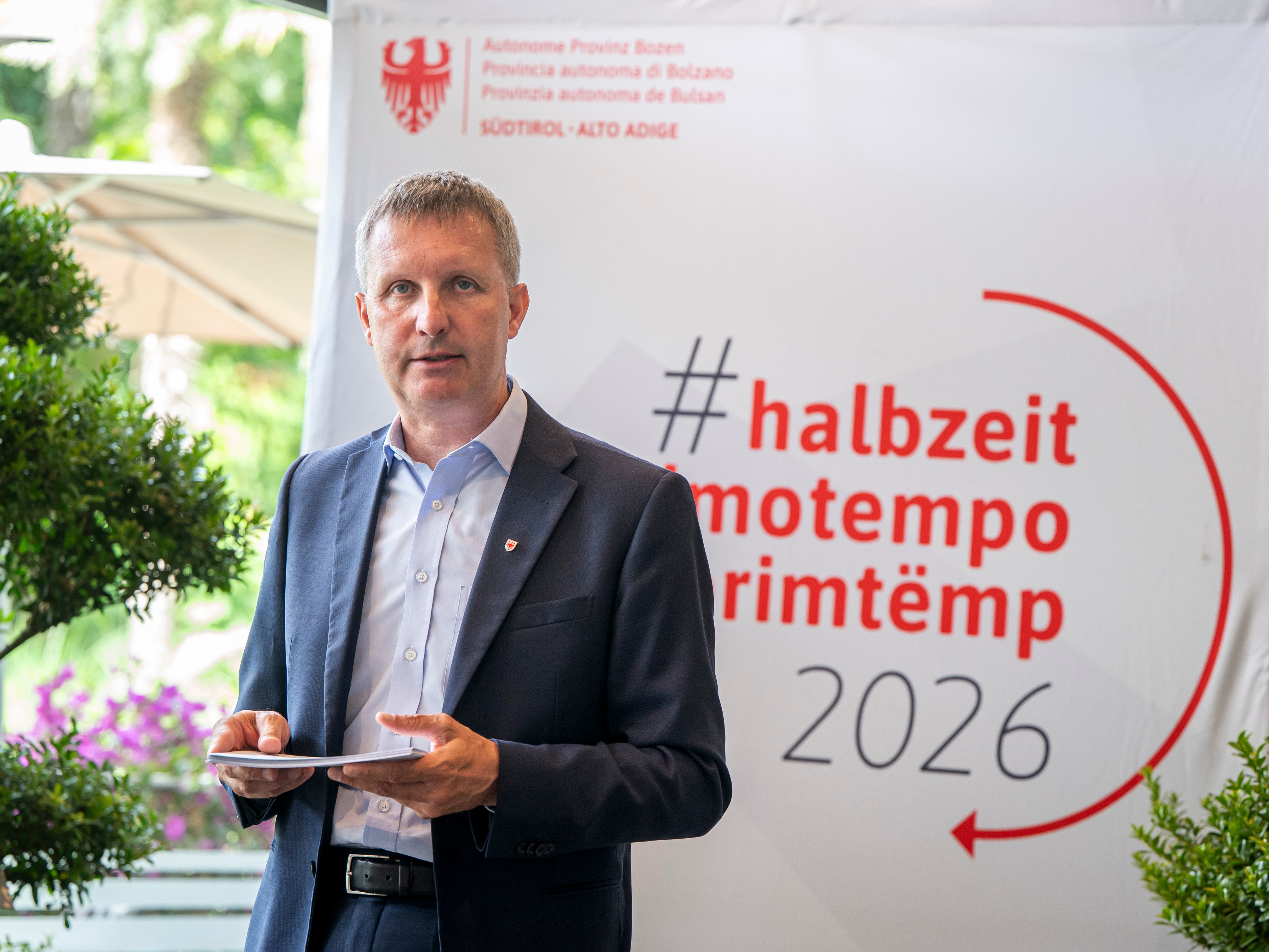 Il turismo rimane un fattore economico fondamentale, ma il suo sviluppo deve essere orientato maggiormente secondo criteri qualitativi, ha sottolineato l’assessore provinciale Luis Walcher, affrontando nel corso della conferenza stampa di metà legislatura un altro ambito importante del proprio mandato politico. (Foto: USP/Fabio Brucculeri)