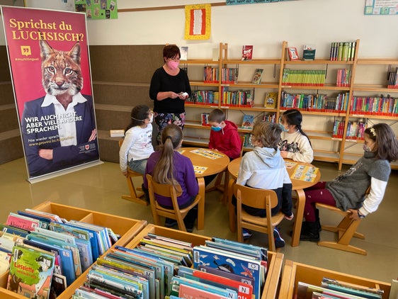 L Servisc de coordinamënt per l’integrazion à metù a jì n juech de bingo te set rujenedes per mutons, mutans y families n ucajion dl di internazionel dla rujeneda dl’oma ai 21 de fauré.(Foto: USP/G.News)