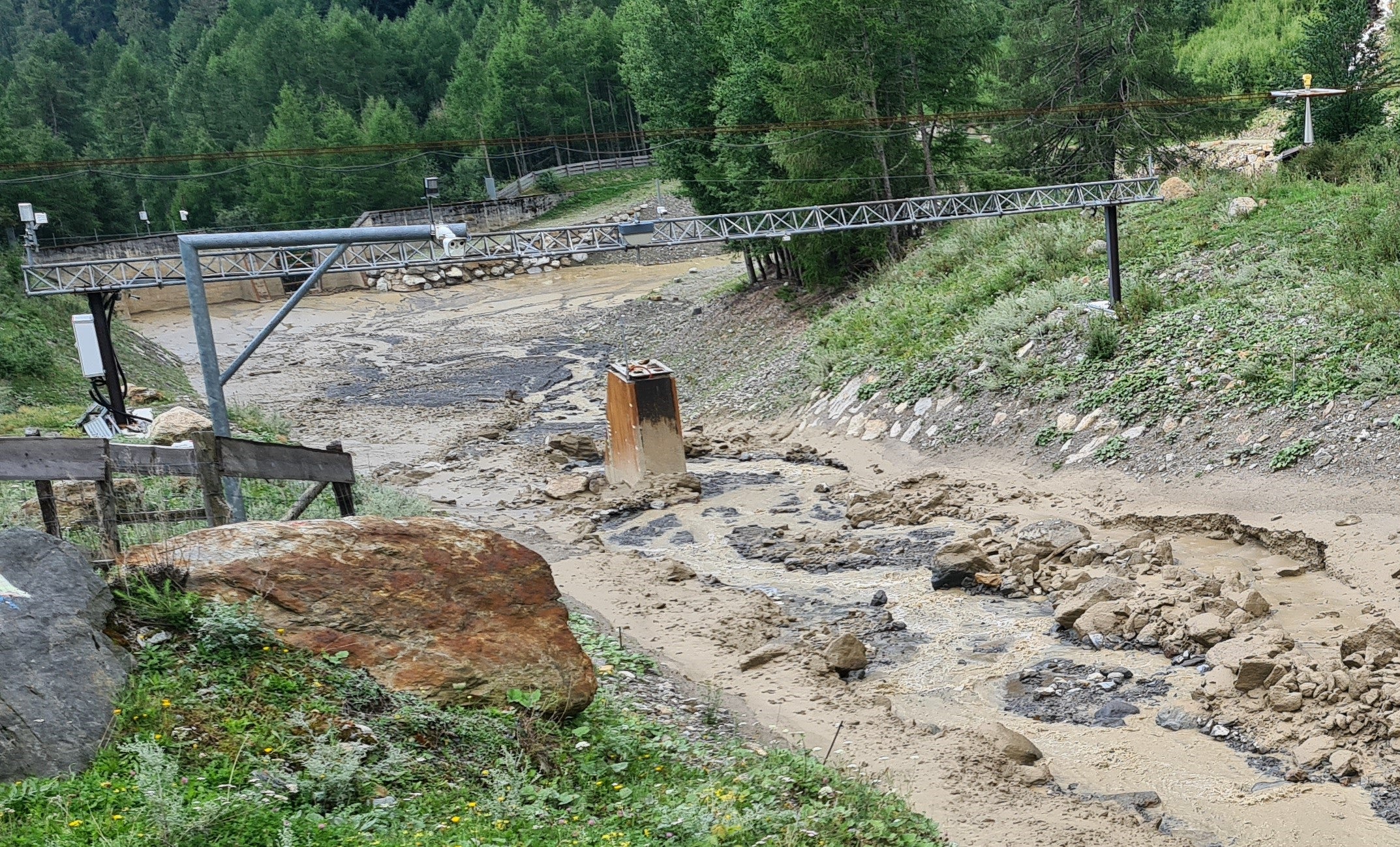 Il monitoraggio del Rio Gadria in Val Venosta: 10 anni di esperienza nello studio delle colate detritiche. Convegno il 21 ottobre, presso la Libera Università di Bolzano (Foto: ASP/Centro funzionale provinciale)
