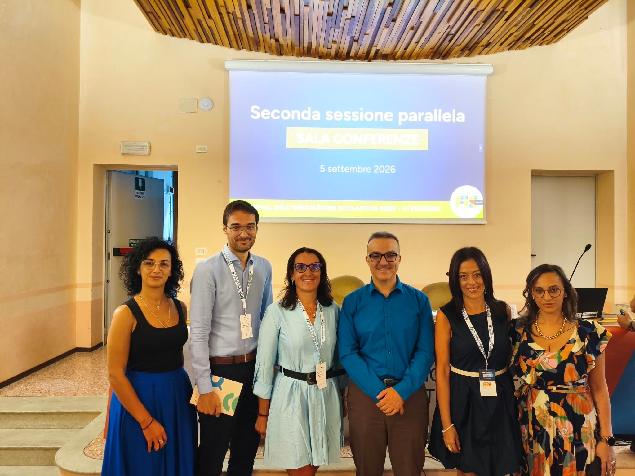 Una scuola innovativa e al passo con i tempi. Nella foto (da sinistra) Aura Jasmine Petrone (docente IC Laives), Alessandro Gelmi (esperto del progetto Science in Depth), Silvia Ruvidotti (docente IC Laives), Fabio Furciniti (ispettore STEAM), Emanuela Scicchitano (dirigente IC Laives) e Anna del Vecchio (docente IC Laives). (Foto: (USP)