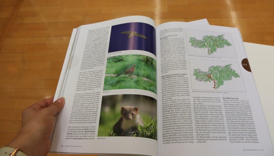 Nel volume di 200 pagine vengono riportati dati e fatti sull'agricoltura e la silvicoltura in Alto Adige (Foto: ASP/Matilde Ciriani)