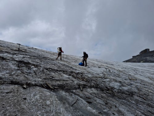 Una vasta operazione di pulizia dei ghiacciai ha interessato la zona del Passo dello Stelvio. (Foto: USP/Ispettorato forestale Silandro)