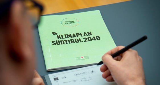 Eine Etappe auf dem Weg zum Klimaplan Südtirol 2040 war im April das sogenannte Stakeholder Forum in Bozen. (Archivfoto: LPA/Fabio Brucculeri)