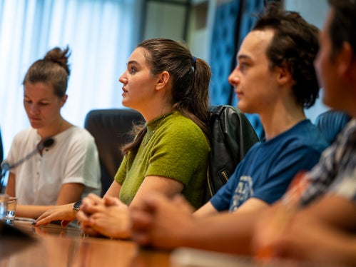Sara Burger (da sinistra), Katja Oberrauch e Paul Simmerle hanno presentato le richieste dello Jugendring Alto Adige. (Foto: USP/Fabio Brucculeri)
