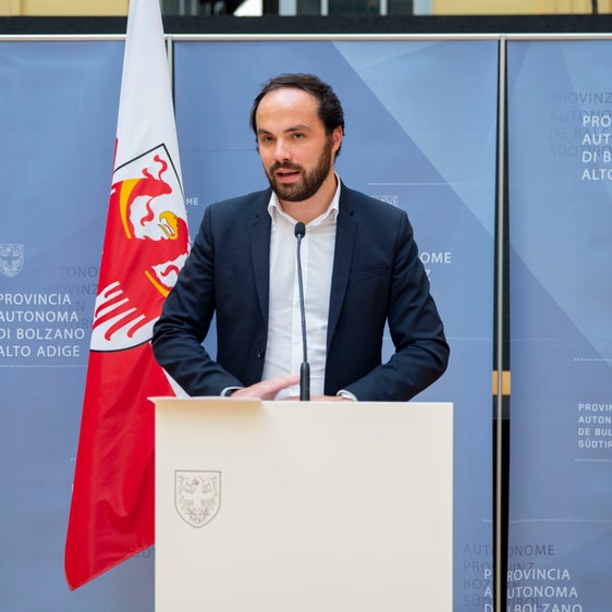 Giovedì prossimo (26 gennaio) l'assessore Philipp Achammer fornirà informazioni sulla politica economica e del lavoro. L'incontro con i media si svolgerà alle 9,00 (e non alle 9,30 come annunciato) - (Foto: ASP)