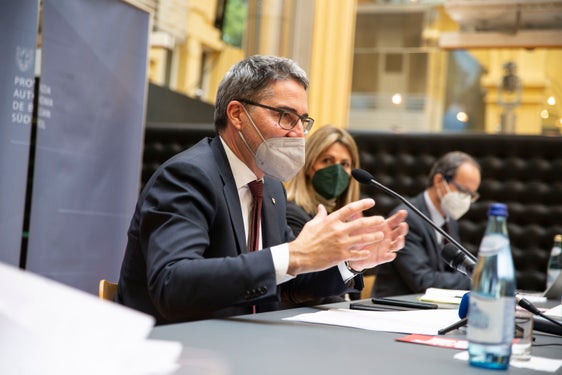 LH Kompatscher beim Mediengespräch zum Jahresrückblick: Mit dem nötigen Zusammenhalt können wir eine epochale Wende schaffen. (Foto: LPA/Barbara Franzelin)