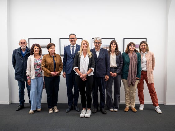 La Consulta provinciale per la tutela dei consumatori si è riunita con i rappresentanti del Centro Tutela Consumatori Utenti (da sinistra): Anton von Hartungen, Waltraud Wörndle, Johanna Santa Falser, il presidente Arno Kompatscher, Gunde Bauhofer, Federico Giudiceandrea, Karin Ranzi, Cristina Masera e Alexia Scartezzini. (Foto: USP/Fabio Brucculeri)