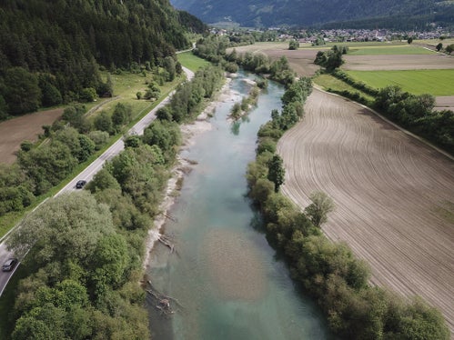 Nachher: Die Ahr bei St. Georgen mit neuem Seitenarm heute. (Foto: LPA/Landesamt für Wildbach- und Lawinenverbauung Ost in der Agentur für Bevölkerungsschutz)