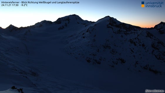 Il progetto Interreg Glacier Inventory Alto Adige-Tirolo GLISTT è considerato dalla Commissione Europea come uno dei "pionieri nella protezione del clima". L'immagine mostra un'istantanea della webcam sull'Hintereisferner con vista verso la Palla  Bianca e il Langtaufererspitze. (Foto:  Agenzia per la Protezione civile/Progetto Interreg GLISST)