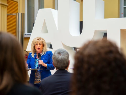 Landtagspräsidentin Rita Mattei betonte die Bedeutung des Tags der Autonomie: Die Autonomie existiert nicht nur auf dem Papier. Sie ist die Grundlage, auf der der Landtag seine Tätigkeit ausübt. (Foto: LPA/Fabio Brucculeri) 
