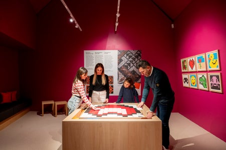 Südtiroler Archäologiemuseum: Einblicke in die Aktion „The Loft“ zum Thema Wohnen in Südtirol im Lauf der Jahrtausende. (Foto: Südtiroler Archäologiemuseum/Manuela Tessaro)