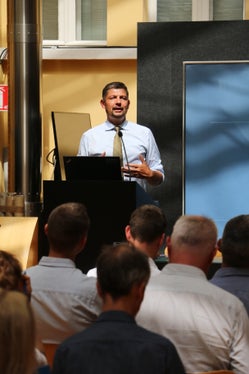 Dieser Landesmobilitätsplan wird 116-mal multipliziert, durch jeden einzelnen Gemeindeentwicklungsplan, unterstrich Landesrat Alfreider bei der Vorstellung des Südtirolplans für die Mobilität. (Foto: LPA/Patrick Thaler)