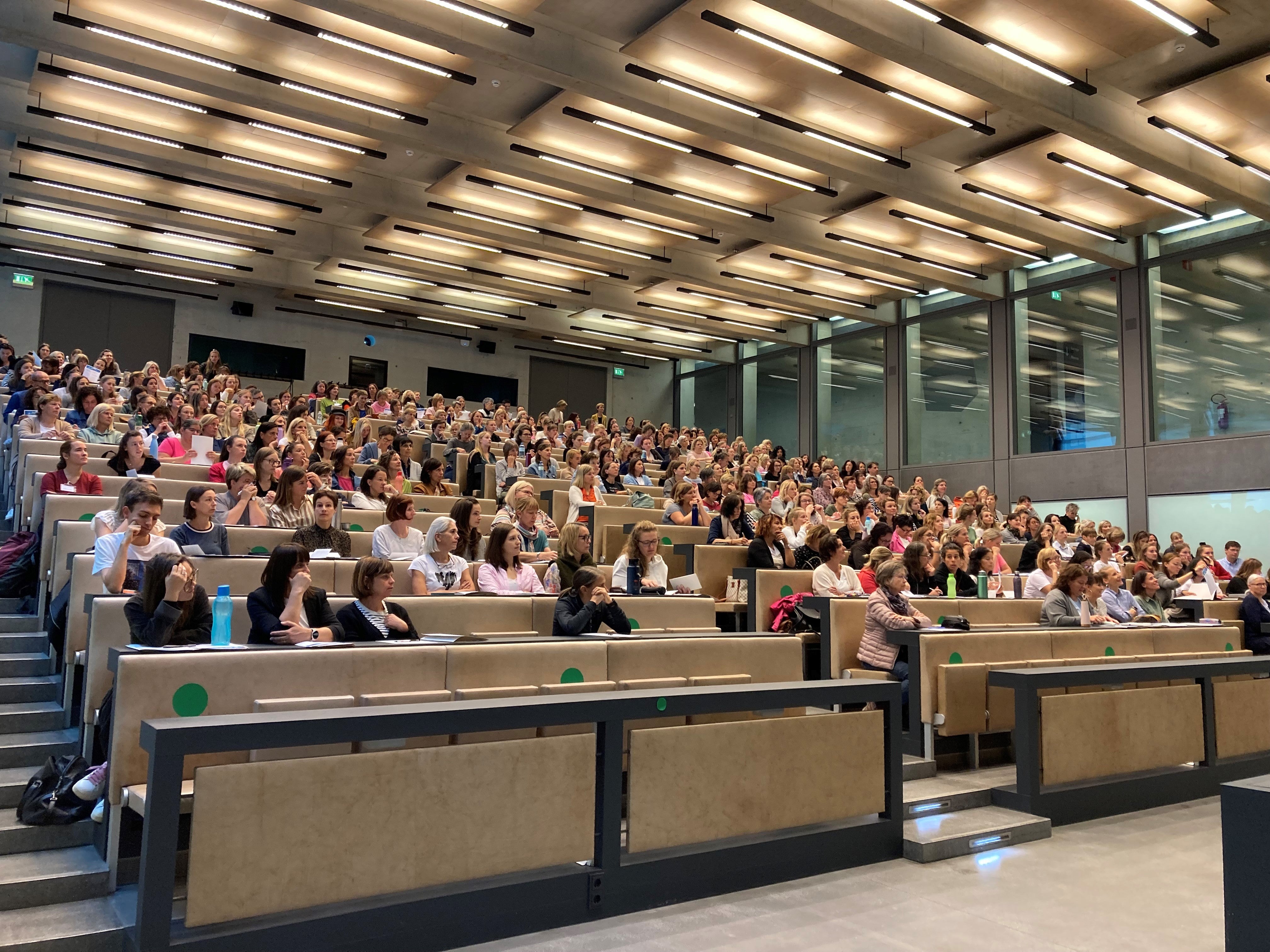 Alla “Brima Primar”, conferenza sulla didattica della matematica a Bressanone, circa 400 partecipanti hanno ricevuto consigli per la prima educazione matematica nella scuola dell’infanzia e primaria. (Foto: ASP/Direzione istruzione e formazione tedesca/Anna Uhl)